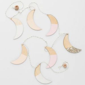 URBAN OUTFITTERS HOME X The Great Lakes Goods Handmade Moon Garland